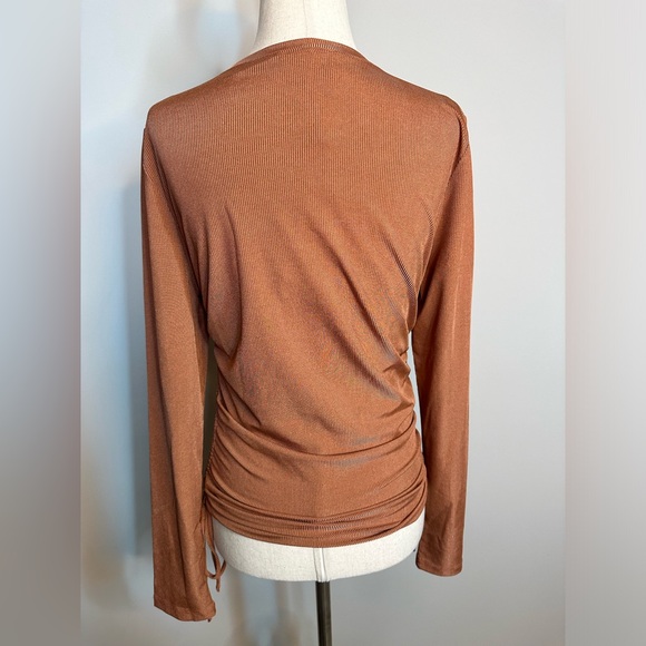 NWT sz M Wayf ribbed crew neck ruched side rose rust long sleeve top - Picture 3 of 6